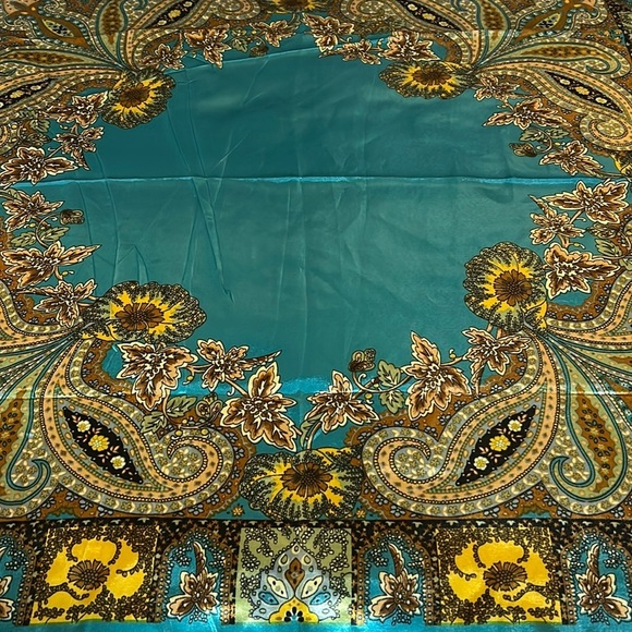 2224- Elegant Teal Paisley Floral Women’s Scarf 35”x34” 100% Polyester NWT - Picture 4 of 7
